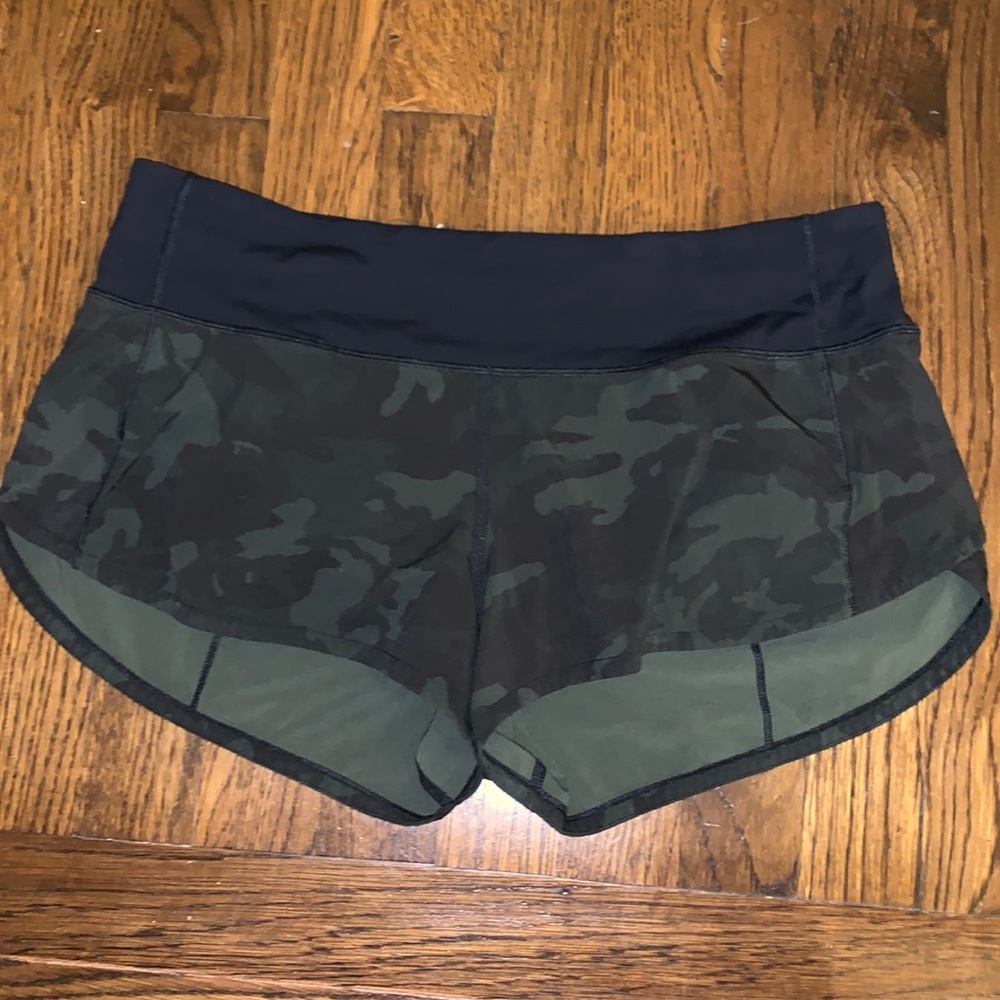 Lululemon speed up 2.5 low rise green camo